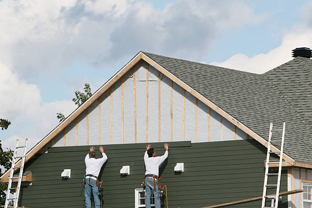 Professional Siding technician working in Ridgeway, SC